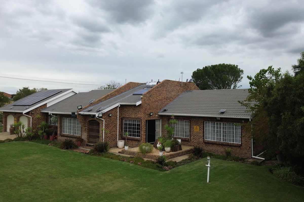 A Rare Country Gem with Dual Living – Space, Style & Serenity in Devon - Photo 2