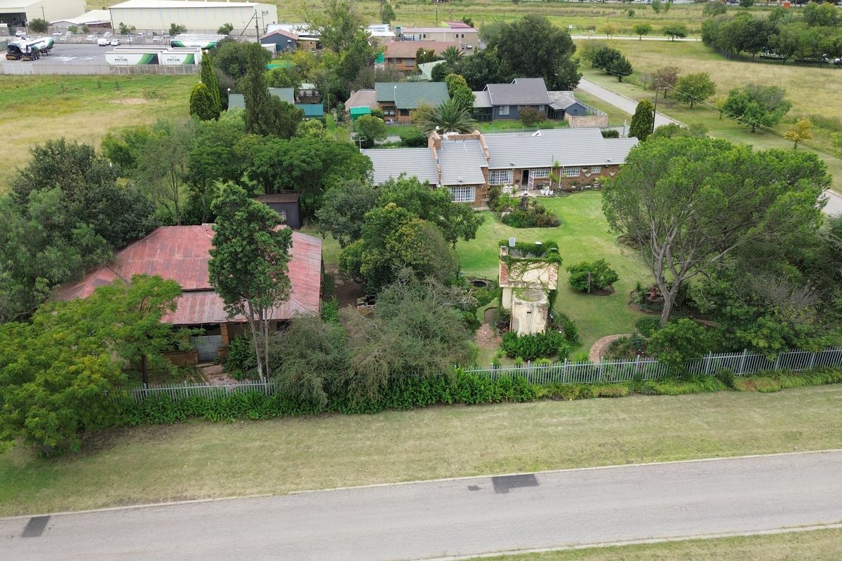 A Rare Country Gem with Dual Living – Space, Style & Serenity in Devon - Photo 4