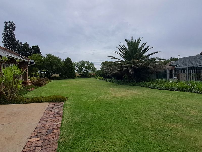 A Rare Country Gem with Dual Living – Space, Style & Serenity in Devon - Photo 5