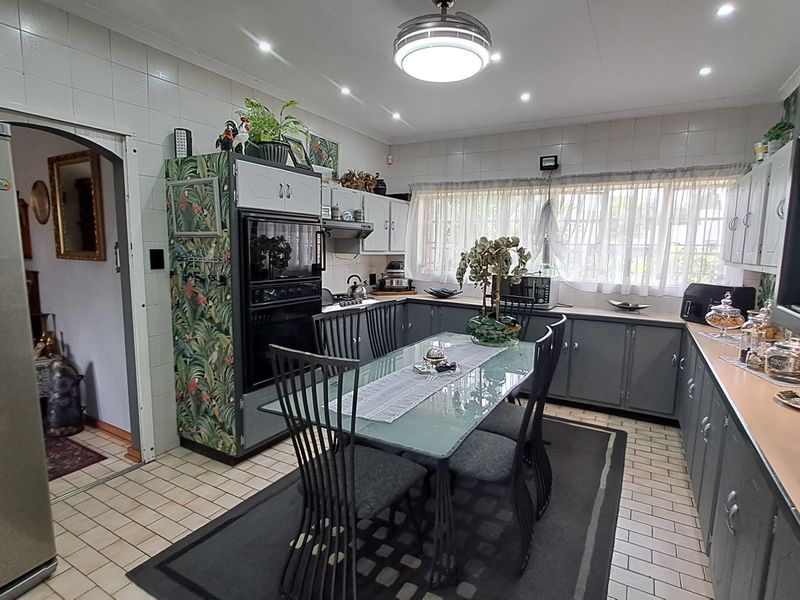 A Rare Country Gem with Dual Living – Space, Style & Serenity in Devon - Photo 9