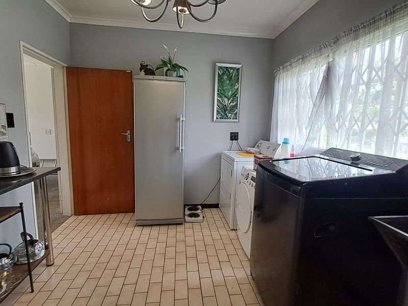 A Rare Country Gem with Dual Living – Space, Style & Serenity in Devon - Photo 7