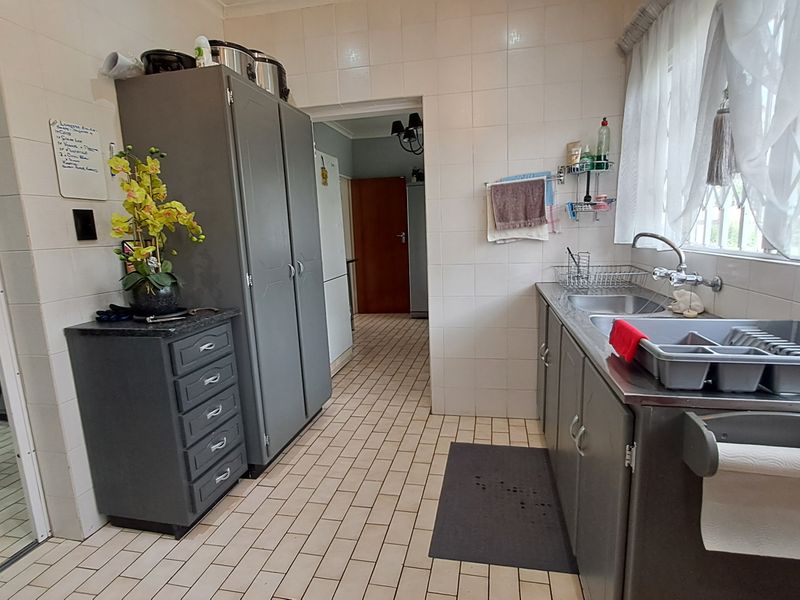 A Rare Country Gem with Dual Living – Space, Style & Serenity in Devon - Photo 8