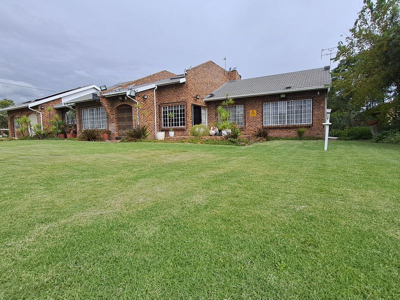 A Rare Country Gem with Dual Living – Space, Style & Serenity in Devon - Photo 6