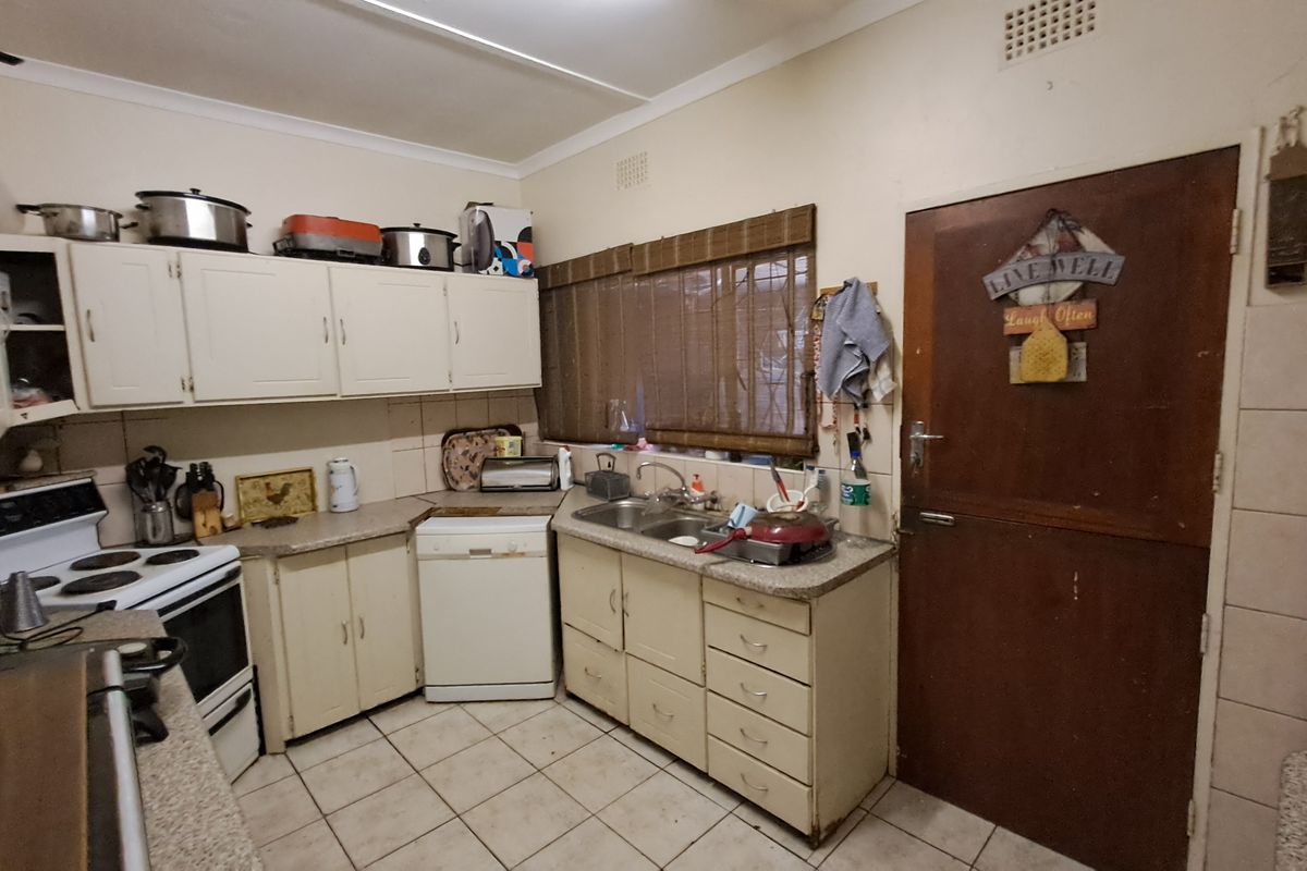 Opportunity Awaits – Large Family Home Needing Some TLC - Photo 4