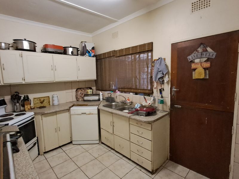 Opportunity Awaits – Large Family Home Needing Some TLC - Photo 4