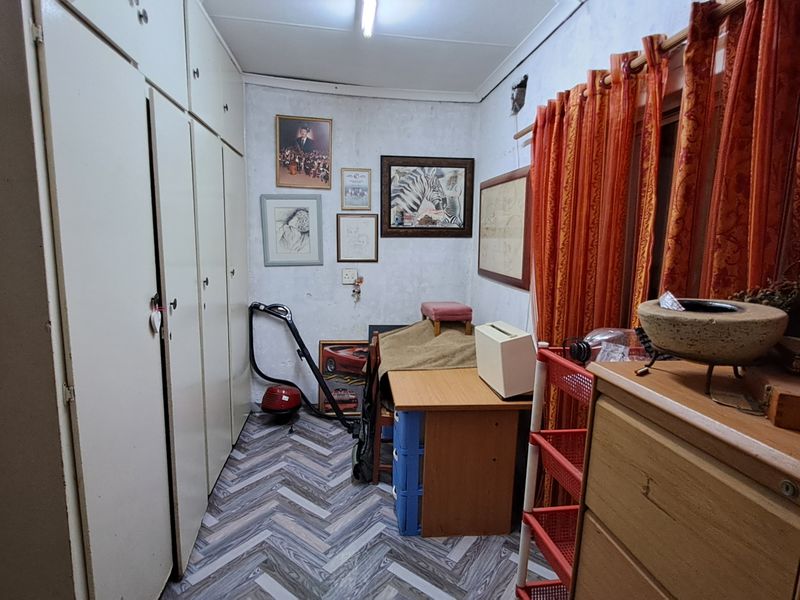 Opportunity Awaits – Large Family Home Needing Some TLC - Photo 10