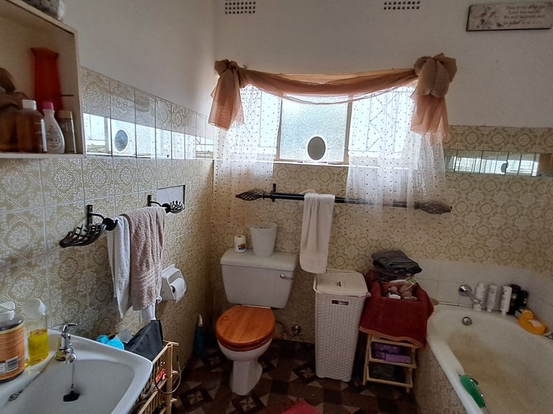 Opportunity Awaits – Large Family Home Needing Some TLC - Photo 9