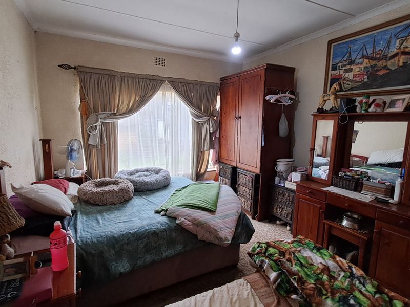 Opportunity Awaits – Large Family Home Needing Some TLC - Photo 8