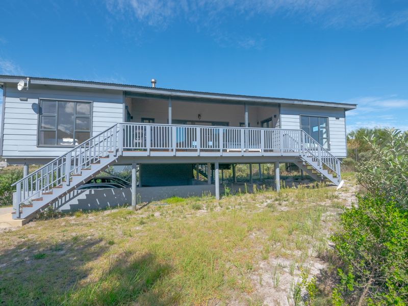 Charming Nutec Home with Stunning Mountain Views – Anne Road, Pringle Bay - Photo 3