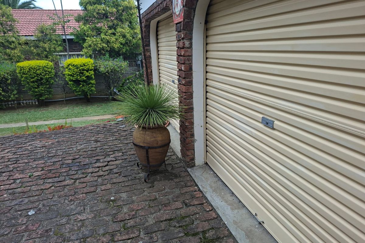 Solid Family Home with Pool, Flatlet & Space to Entertain in Aviary Hill - Photo 2