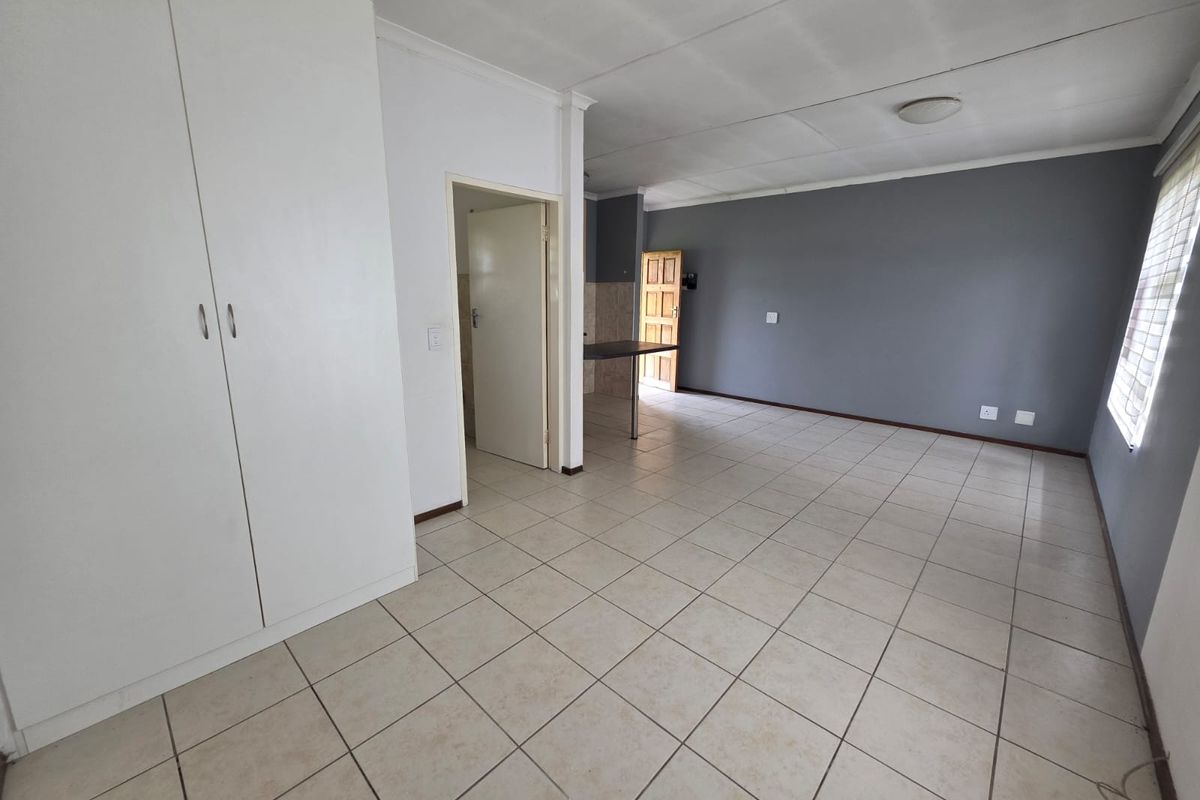 Bachelor Apartment in Secure Complex with Great Amenities - Photo 5