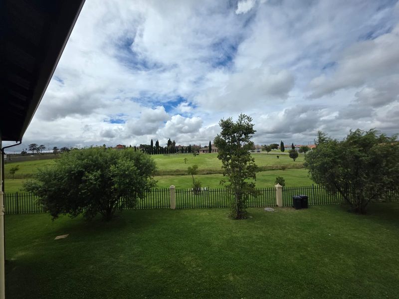 Bachelor Apartment in Secure Complex with Great Amenities - Photo 8