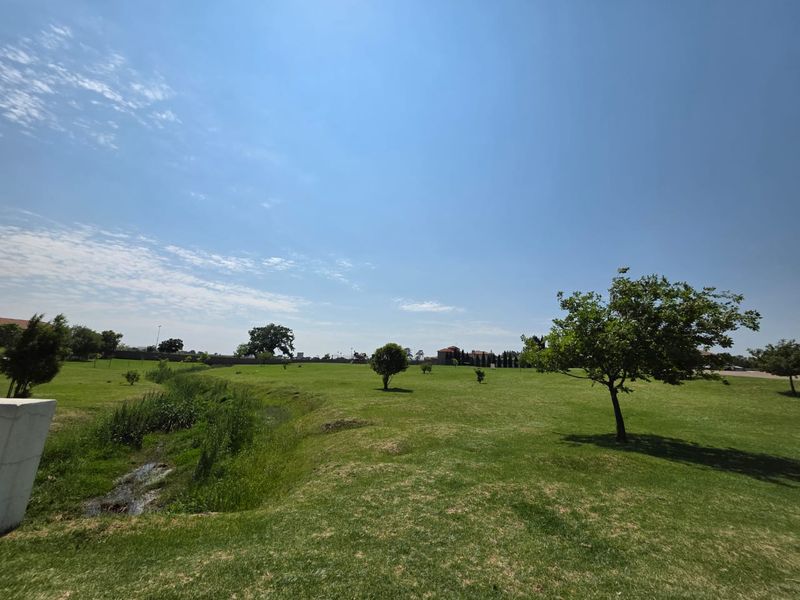 Bachelor Apartment in Secure Complex with Great Amenities - Photo 7