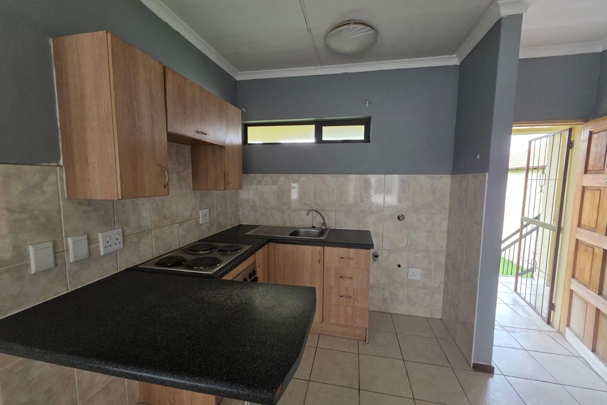 Bachelor Apartment in Secure Complex with Great Amenities - Photo 3