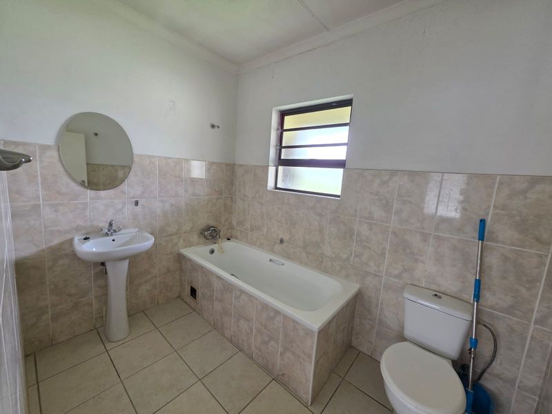 Bachelor Apartment in Secure Complex with Great Amenities - Photo 6