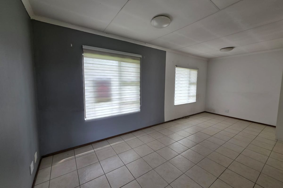 Bachelor Apartment in Secure Complex with Great Amenities - Photo 4