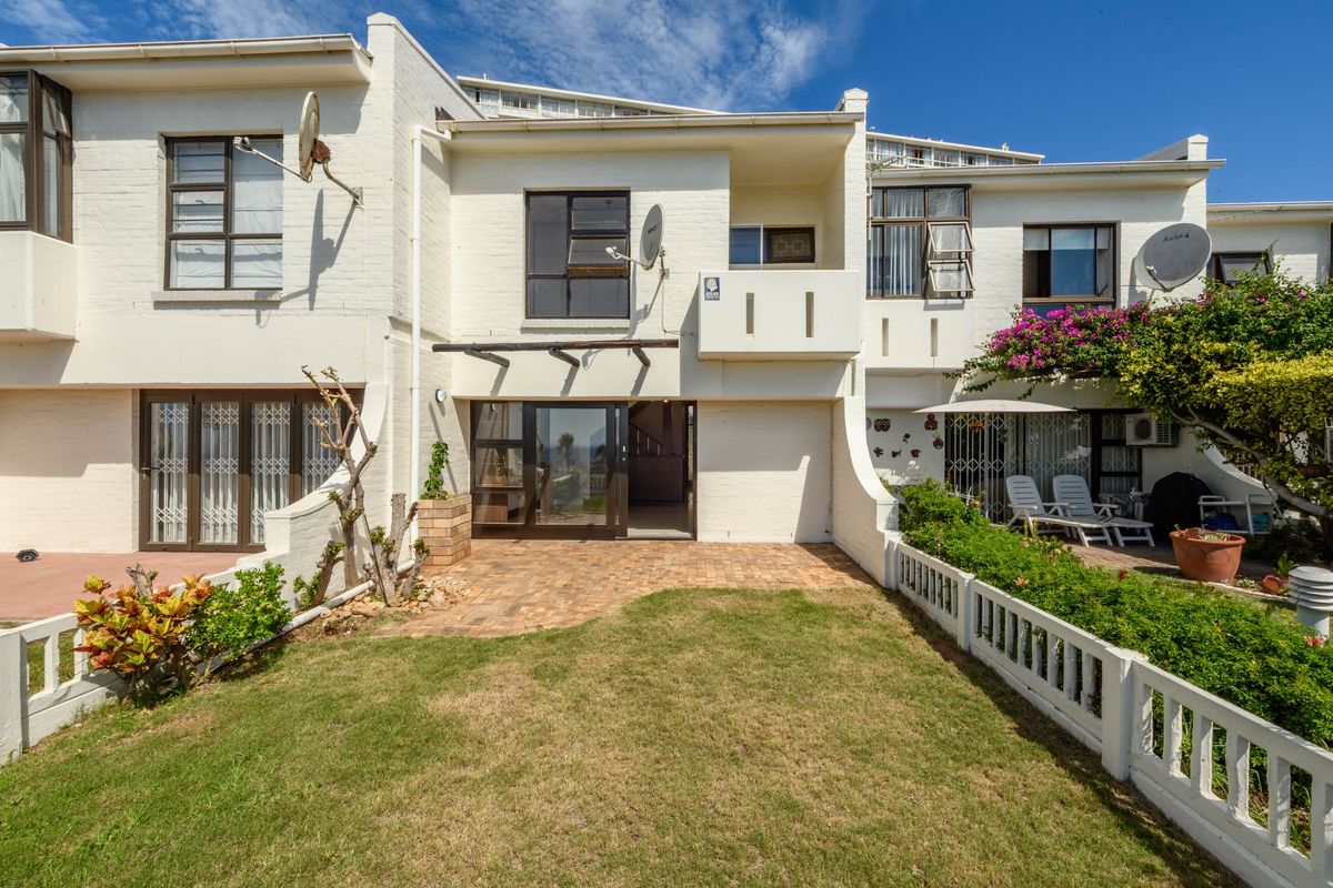 Unbeatable beachfront living - Photo 3