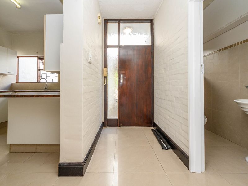 Unbeatable beachfront living - Photo 8