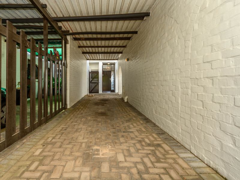 Unbeatable beachfront living - Photo 6