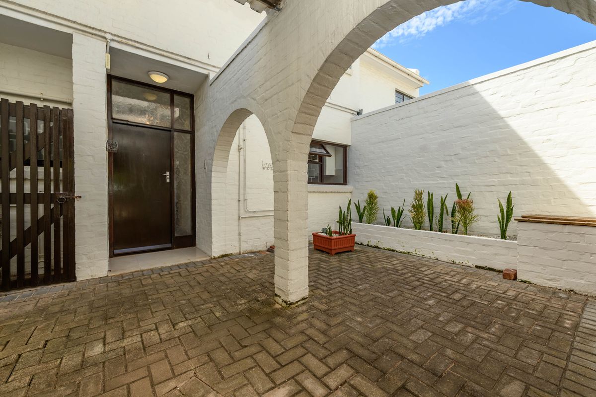 Unbeatable beachfront living - Photo 4