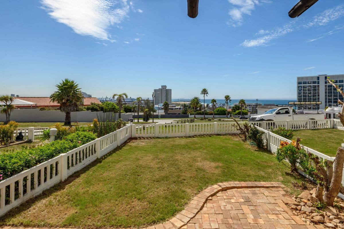 Unbeatable beachfront living - Photo 2