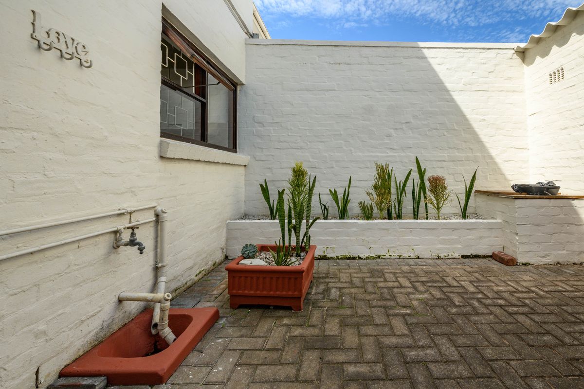 Unbeatable beachfront living - Photo 5