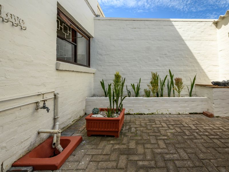 Unbeatable beachfront living - Photo 5