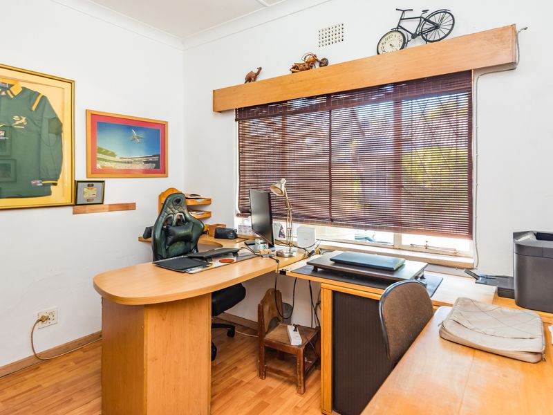 5 Bedrooms, 2 Kitchens,  4 Tandem Garage, Non Distressed Auction - Photo 9