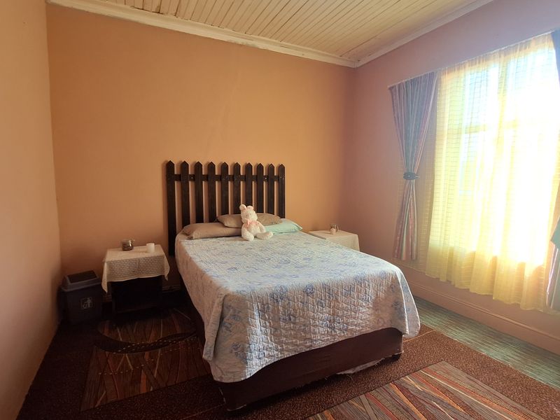 House with sizable yard for sale - Photo 5