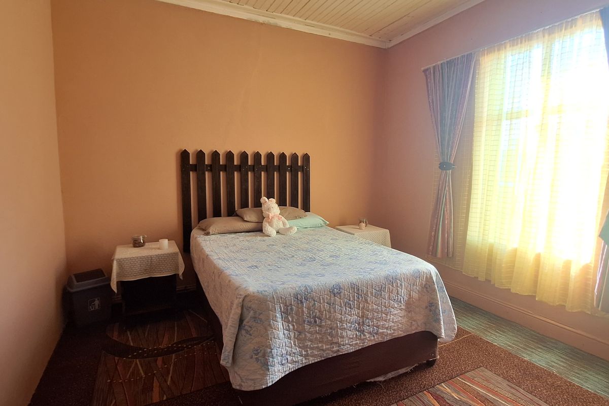 House with sizable yard for sale - Photo 5