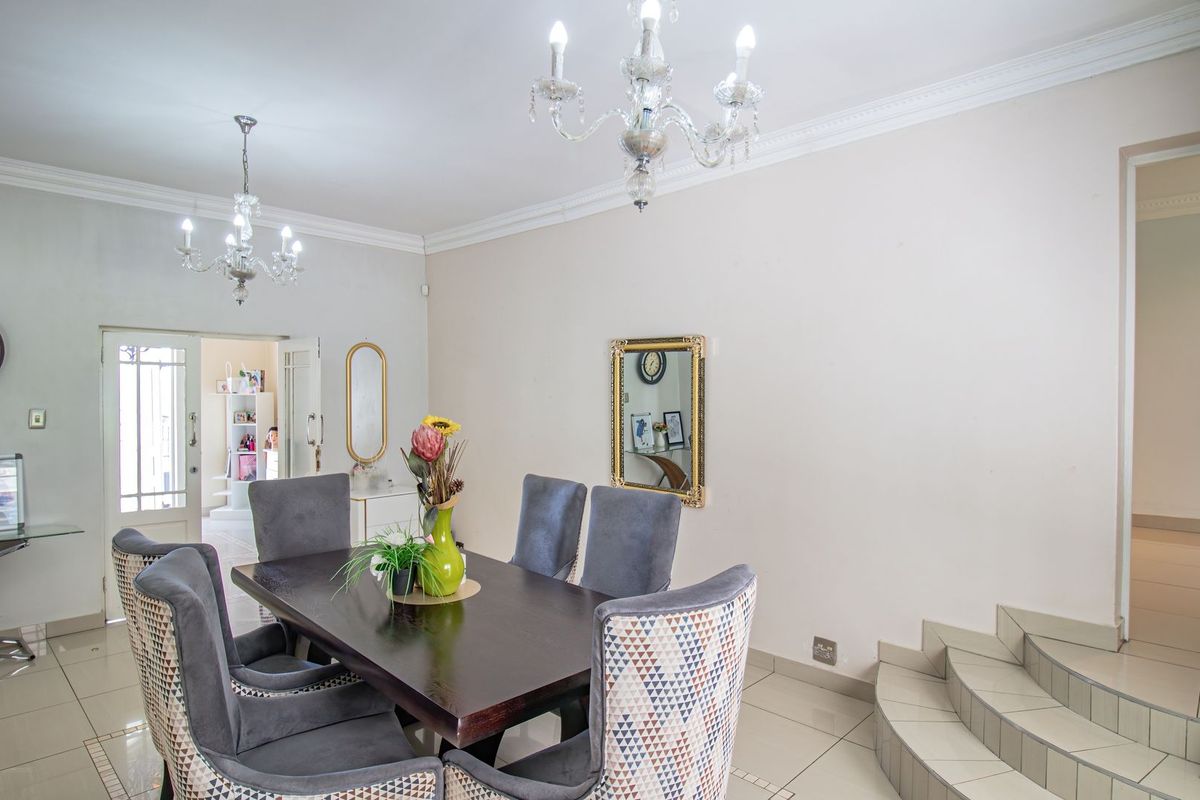 Versatile Family Living with Flatlet and Pool in Prime Location - Photo 5