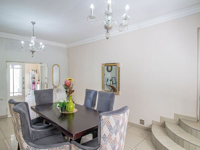 Versatile Family Living with Flatlet and Pool in Prime Location - Photo 5