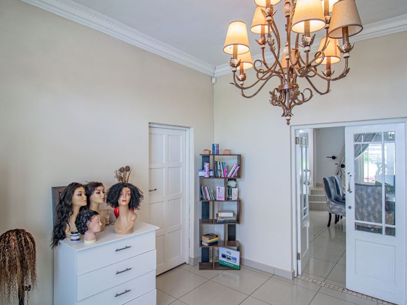 Versatile Family Living with Flatlet and Pool in Prime Location - Photo 3