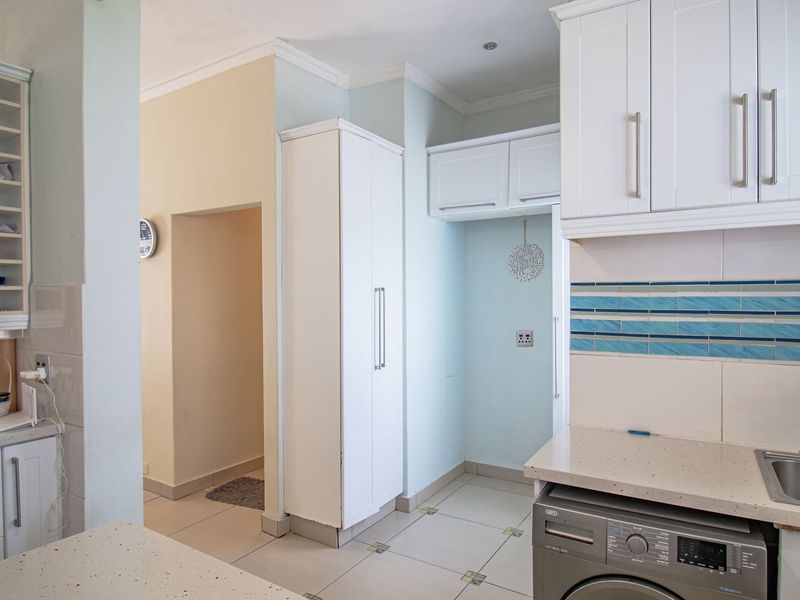 Versatile Family Living with Flatlet and Pool in Prime Location - Photo 10