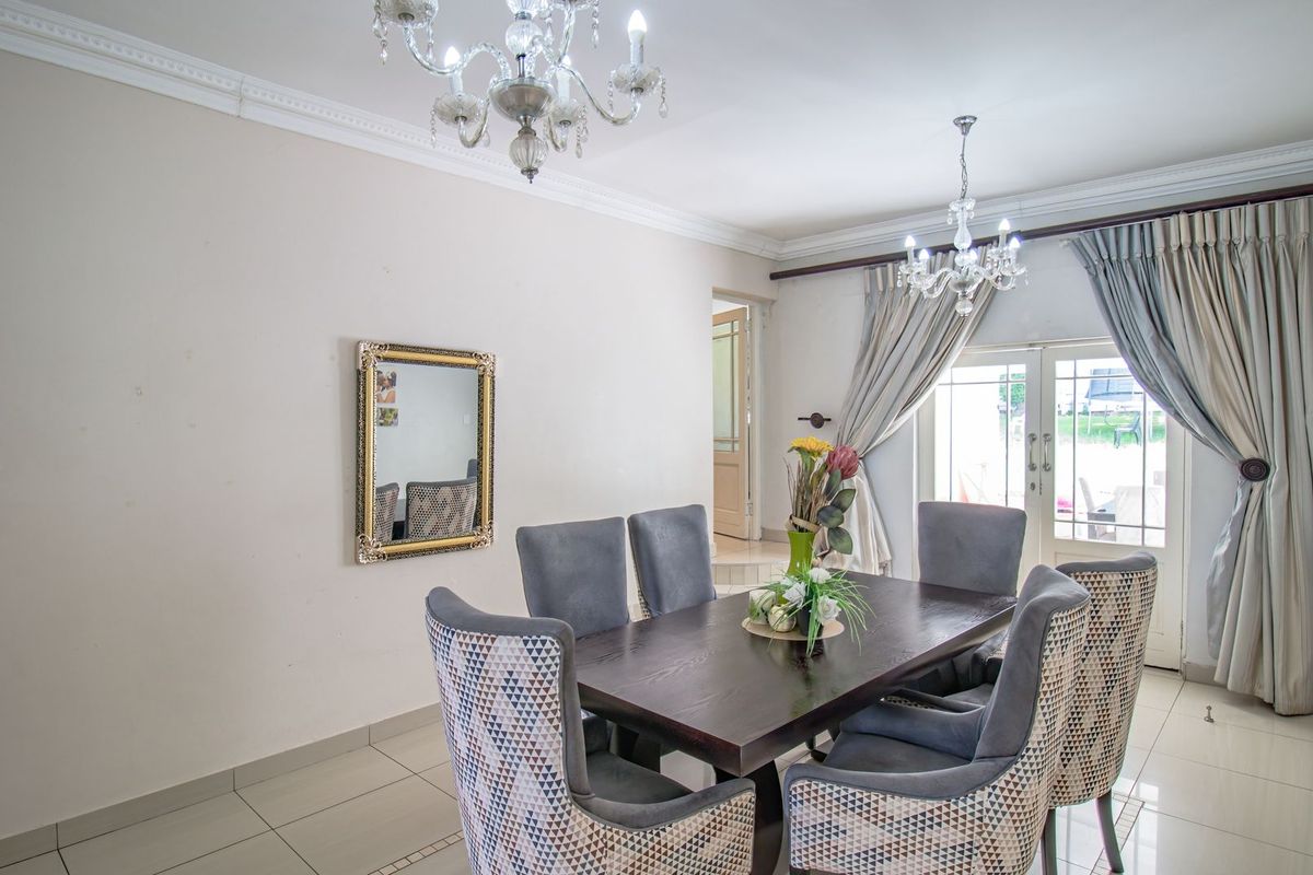 Versatile Family Living with Flatlet and Pool in Prime Location - Photo 4