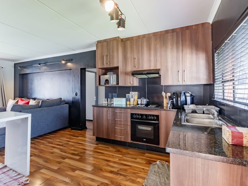 Modern Ground Floor Apartment with Private Garden and Storeroom - Photo 3