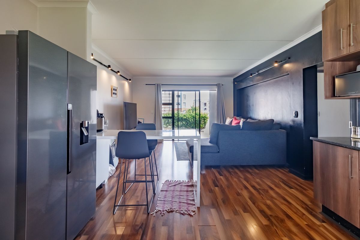 Modern Ground Floor Apartment with Private Garden and Storeroom - Photo 4