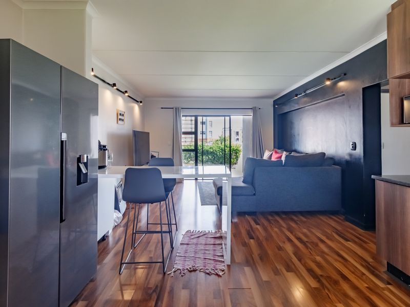 Modern Ground Floor Apartment with Private Garden and Storeroom - Photo 4