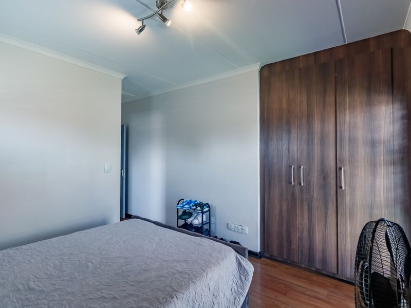 Modern Ground Floor Apartment with Private Garden and Storeroom - Photo 10