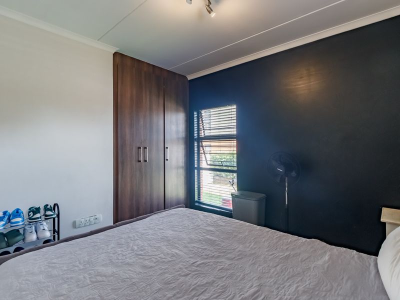 Modern Ground Floor Apartment with Private Garden and Storeroom - Photo 9