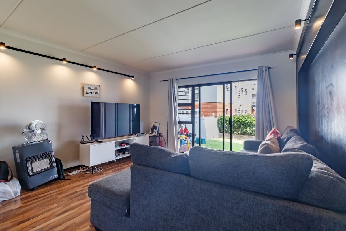 Modern Ground Floor Apartment with Private Garden and Storeroom - Photo 5