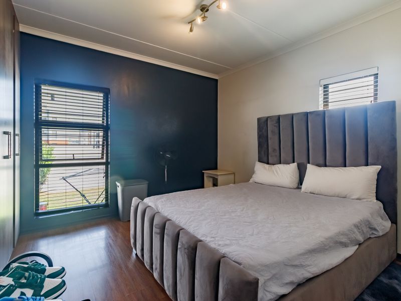 Modern Ground Floor Apartment with Private Garden and Storeroom - Photo 8