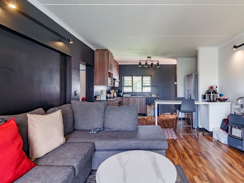 Modern Ground Floor Apartment with Private Garden and Storeroom - Photo 6