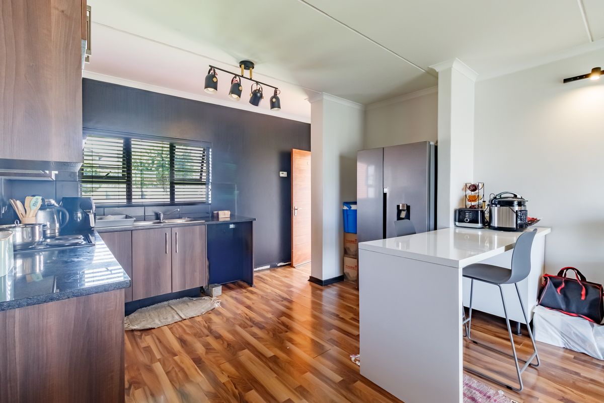 Modern Ground Floor Apartment with Private Garden and Storeroom - Photo 2