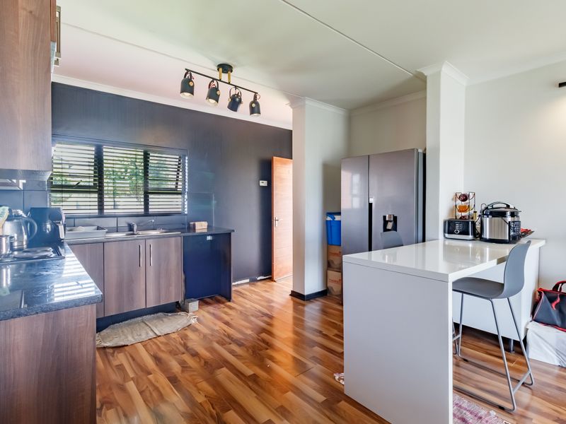 Modern Ground Floor Apartment with Private Garden and Storeroom - Photo 2