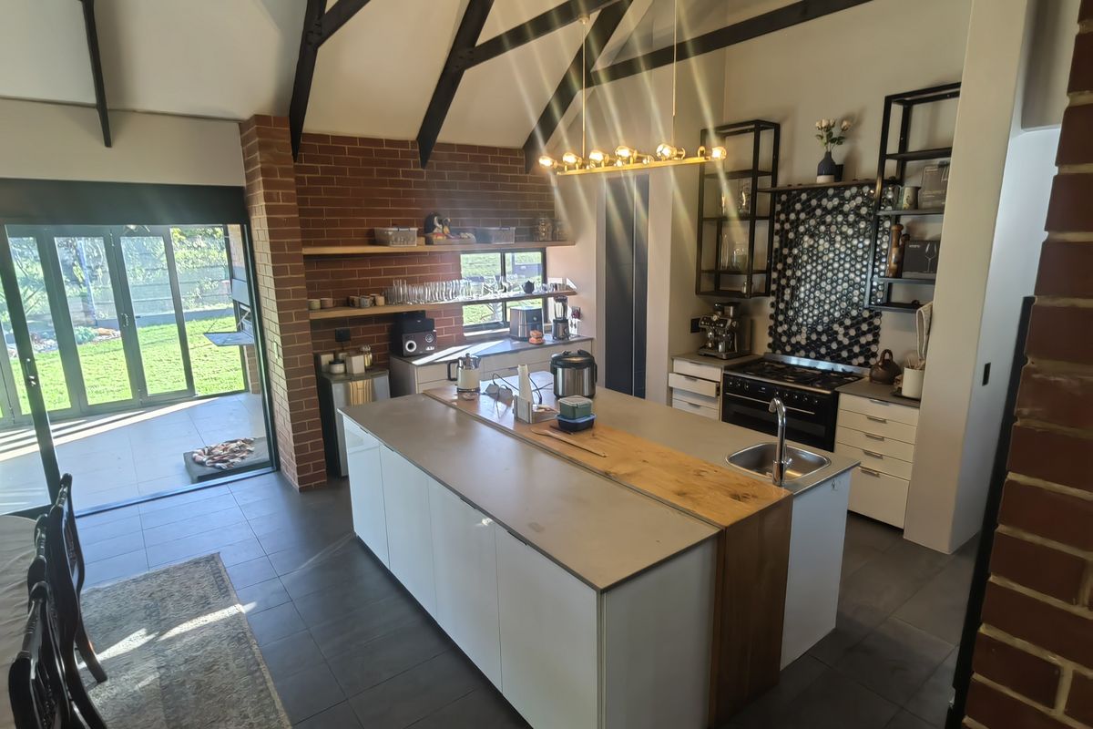 Escape to your own private sanctuary , country style home nestled amidst rolling hill, wow views - Photo 4