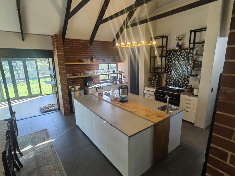 Escape to your own private sanctuary , country style home nestled amidst rolling hill, wow views - Photo 4