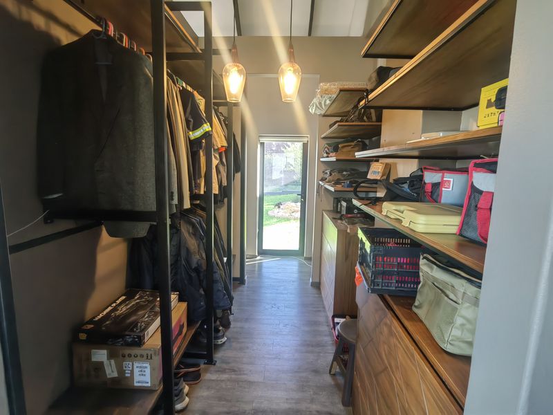 Escape to your own private sanctuary , country style home nestled amidst rolling hill, wow views - Photo 8