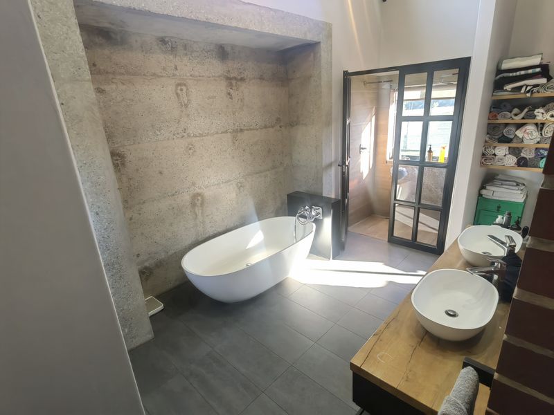 Escape to your own private sanctuary , country style home nestled amidst rolling hill, wow views - Photo 10