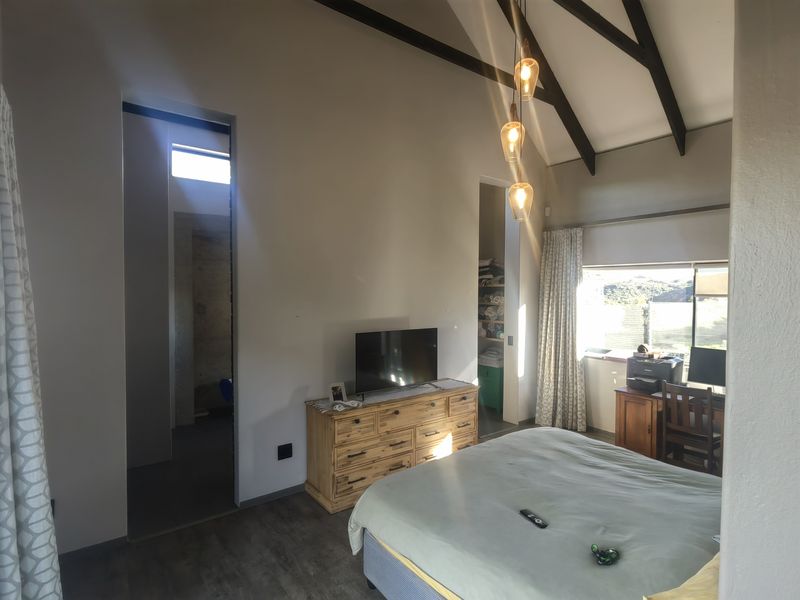 Escape to your own private sanctuary , country style home nestled amidst rolling hill, wow views - Photo 9